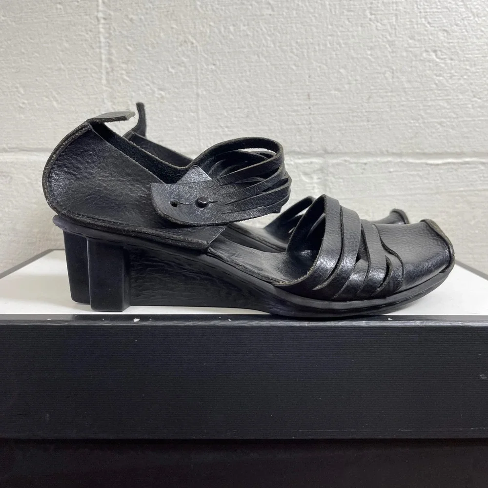 Trippen Black Leather Strappy Wedge Sandals Womens 37 EU/6.5 US Made In‎ Germany